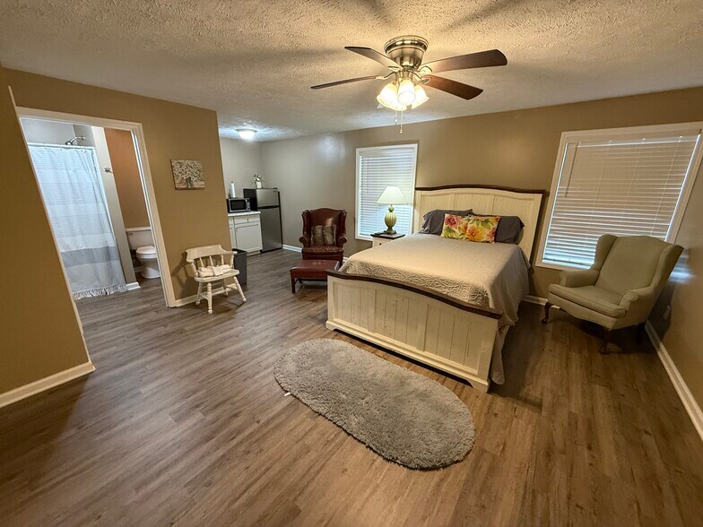 More Photos Of 102 Live Oak St, Tabor City Restaurant For Sale