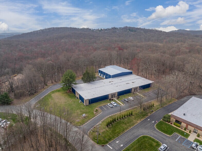 More Photos Of 5 Mars Ct, Montville Warehouse For Lease