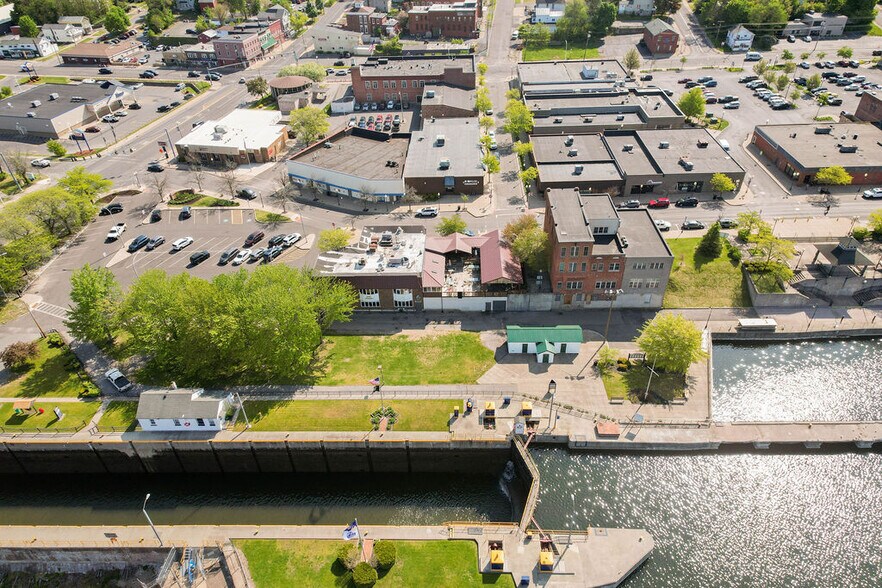 More Photos Of 24 S First St, Fulton Restaurant For Sale