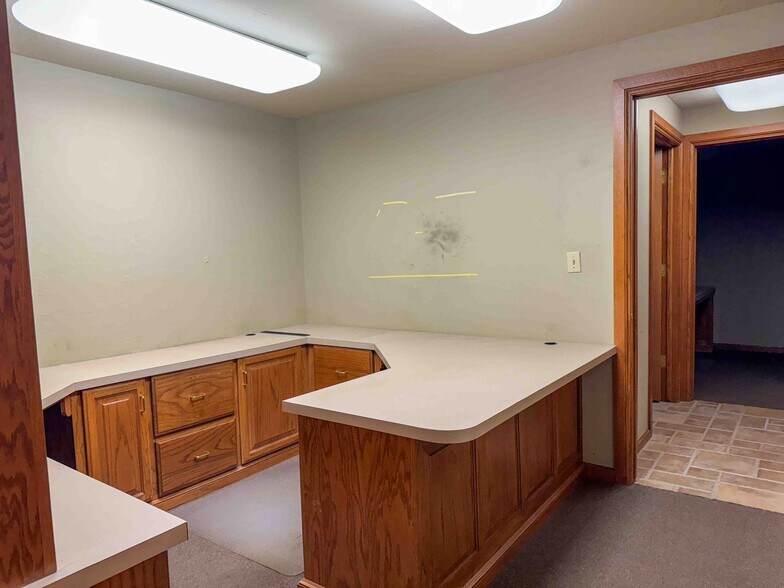 More Photos Of 3709 W Reno Ave, Oklahoma City Showroom For Lease