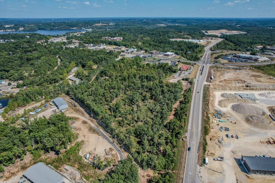 More Photos Of 109 Horseshoe Bend Pky, Lake Ozark Office For Sale