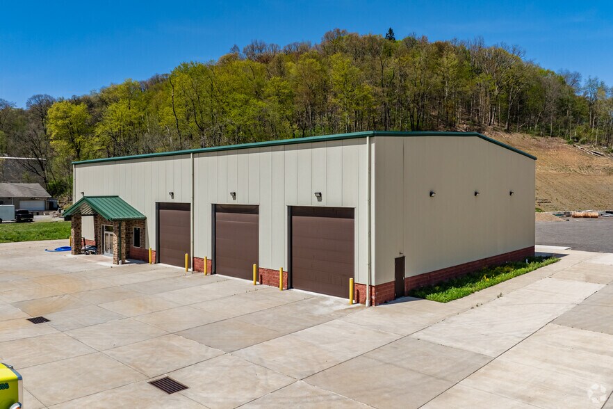 More Photos Of 104 Douglas Rd, Sewickley Light Distribution For Sale