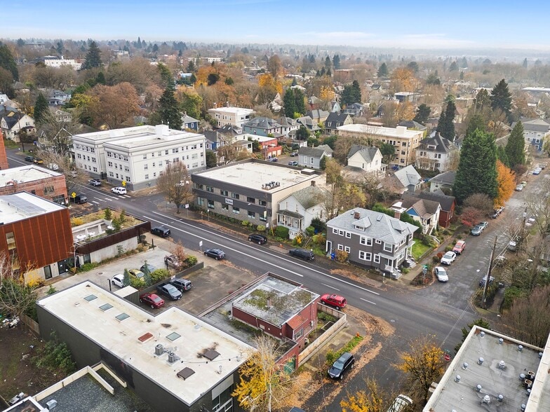 More Photos Of 1305 SE Belmont St, Portland Office For Sale