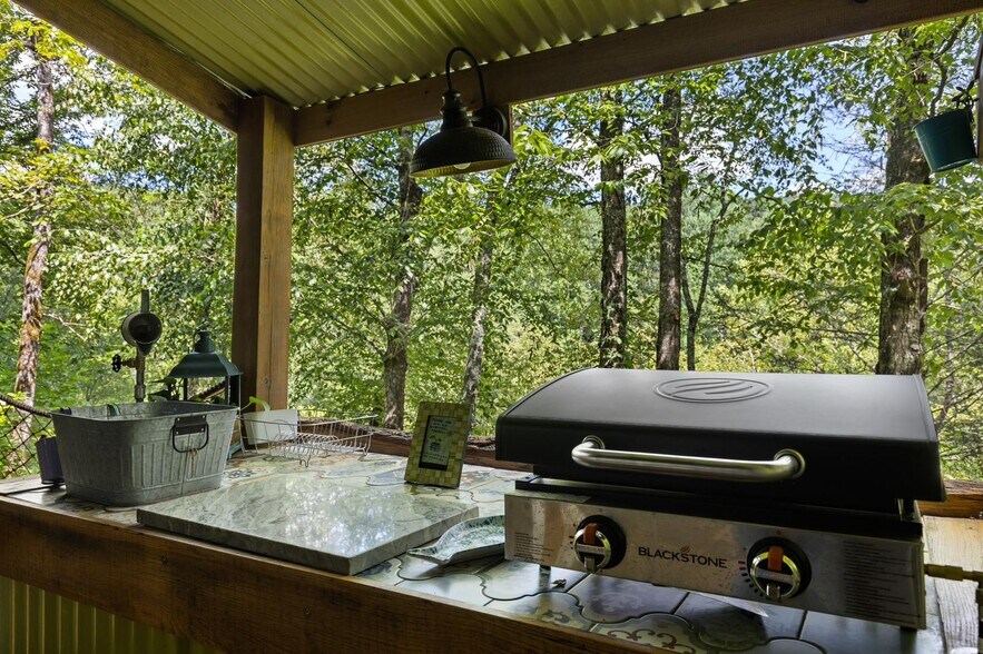 More Photos Of 32 Owl Creek Rd, Murphy Trailer Camper Park For Sale