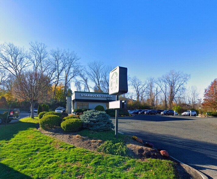 More Photos Of 38 Danbury Rd, New Milford Freestanding For Sale