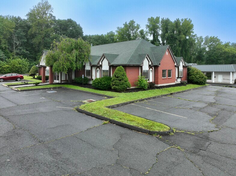 More Photos Of 377 S Center St, Windsor Locks Restaurant For Sale