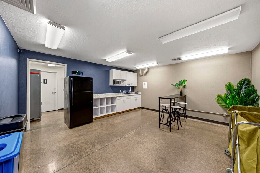 More Photos Of 710 Jefferson Ave, Ashland Light Manufacturing For Lease