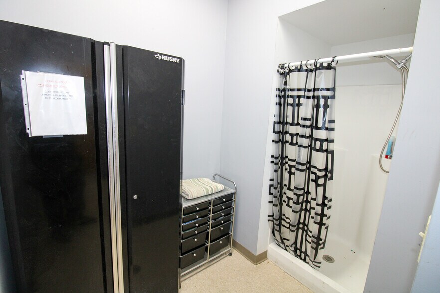 More Photos Of 5640 44th Ave S, Clinton Industrial For Sale
