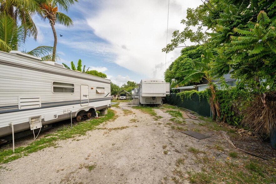 More Photos Of 5331 5th Ave, Key West Apartments For Sale