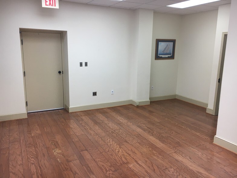 More Photos Of 3923 Blenheim Blvd, Fairfax Medical For Sale