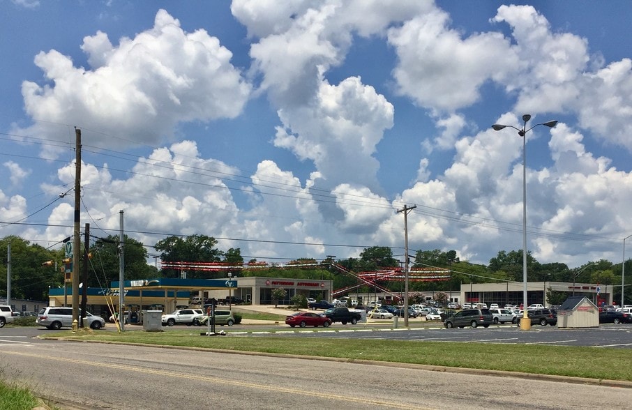 More Photos Of 1026 Mccann Rd, Longview Convenience Store For Lease