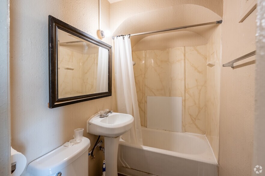 More Photos Of 810 State Ave, Marysville Hotel For Sale