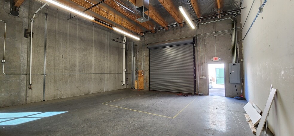 More Photos Of 4135 N Rancho Dr, Las Vegas Light Distribution For Lease