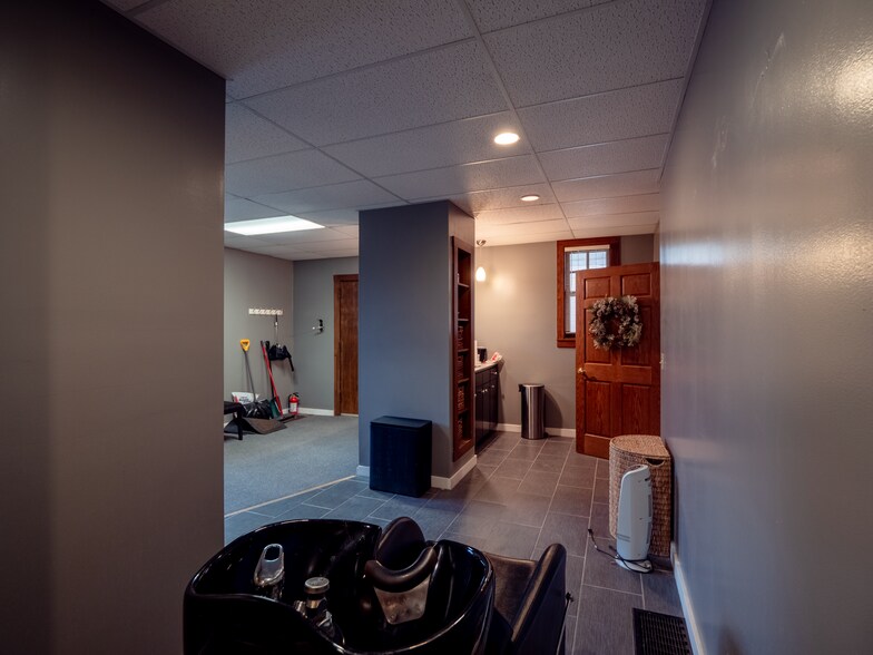 More Photos Of 616 4th St SW, Cedar Rapids Office For Lease