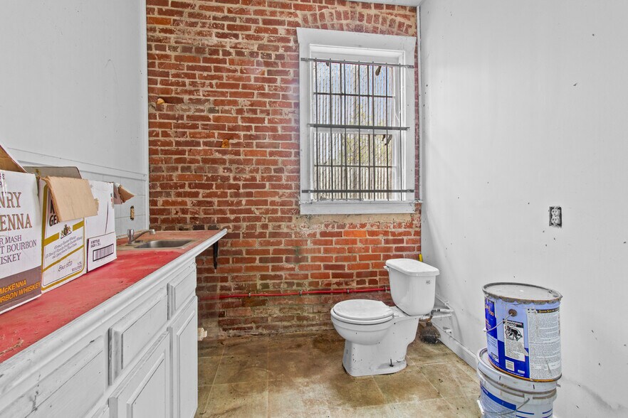 More Photos Of 470 N 4th St, Aurora Freestanding For Sale