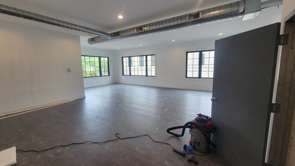 More Photos Of 273 Closter Dock Rd, Closter Storefront Retail Office For Lease