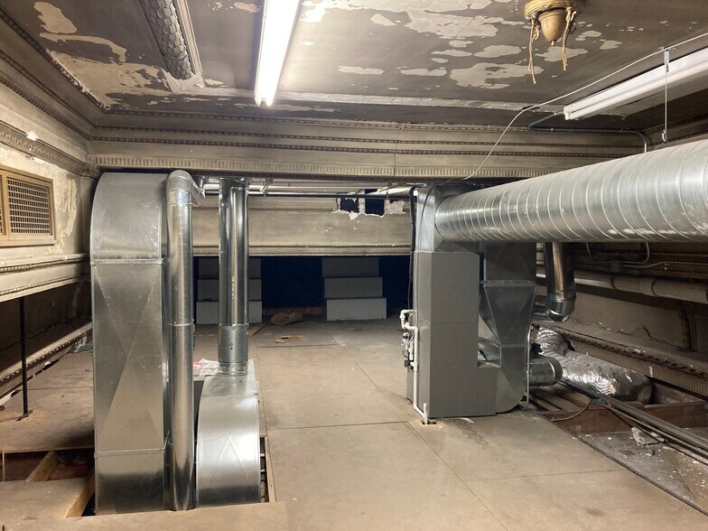 More Photos Of 309 W Superior St, Duluth Storefront For Sale