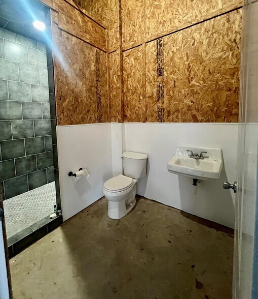 More Photos Of 6869 State 121 hwy, Bonham Specialty For Sale