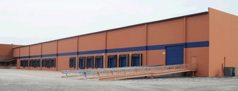 More Photos Of 4236-4240 Rider Trail N, Earth City Distribution For Lease