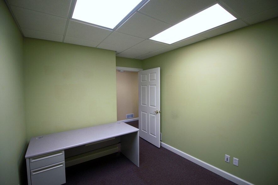 More Photos Of 10151-10171 Bergin Rd, Howell Flex For Lease
