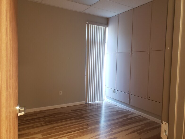More Photos Of 2461 W Horizon Ridge Pky, Henderson Medical For Lease