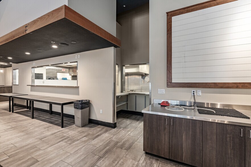 More Photos Of 500 Market St, Santa Fe Storefront Retail Office For Lease