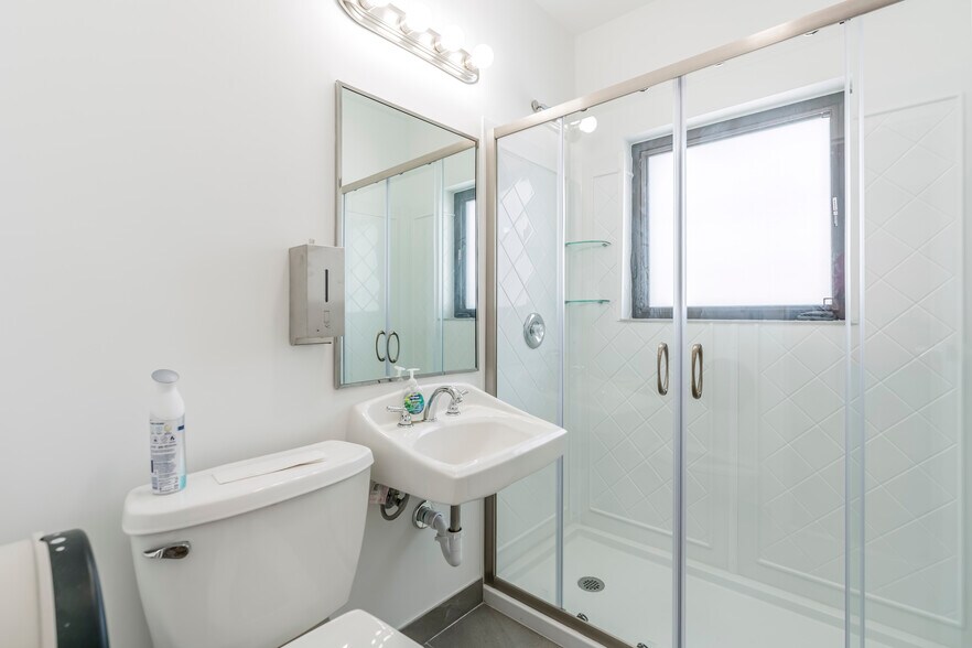 More Photos Of 1014 N Dixie Hwy, Lake Worth Beach Loft Creative Space For Sale