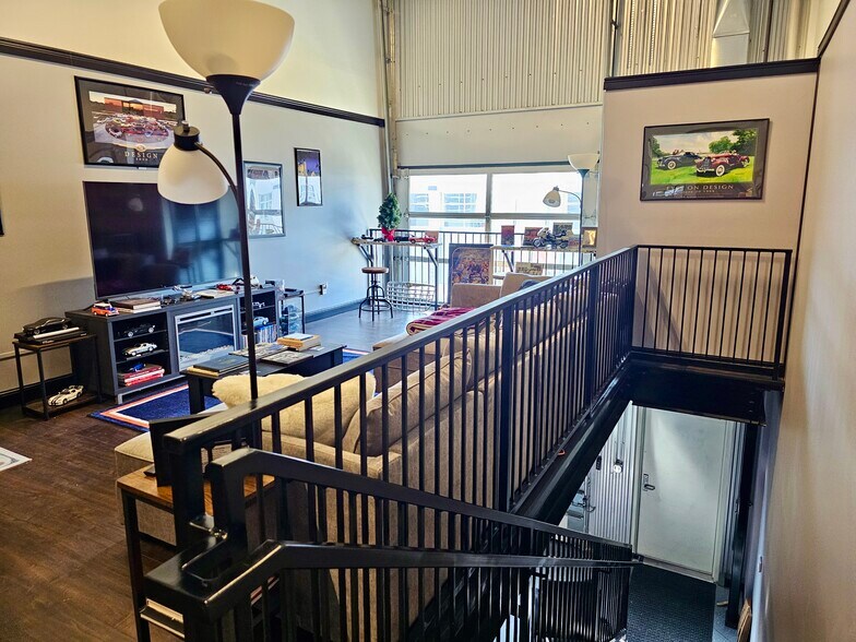 More Photos Of 247 Apex Dr, Pontiac Parking Garage For Sale