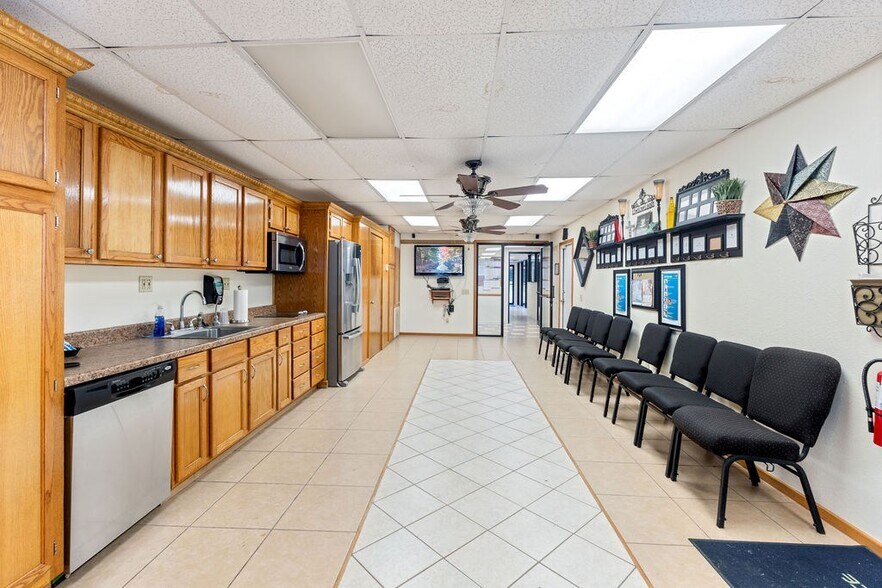 More Photos Of 2524 US Highway 96 N, Center Warehouse For Sale
