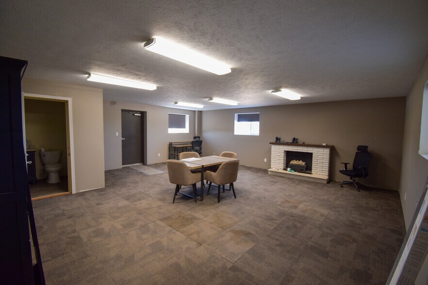 More Photos Of 823 Center Ave, Curtis Warehouse For Lease