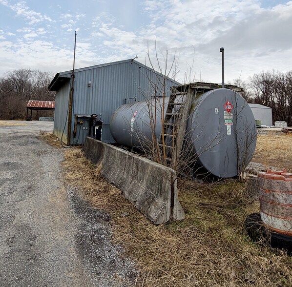 More Photos Of 1341-1351 W Central Ave, Davidsonville Warehouse For Lease