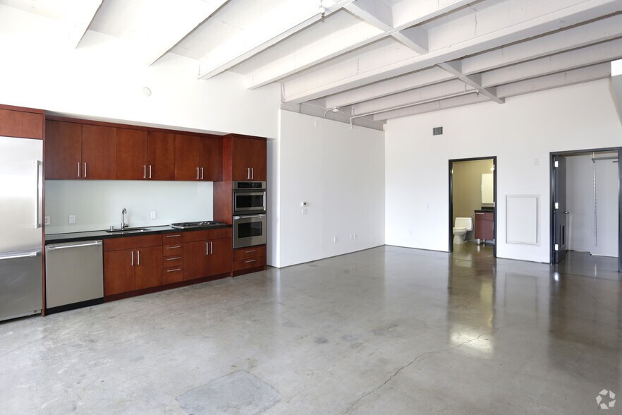 More Photos Of 411 W 5th St, Los Angeles Apartments For Lease