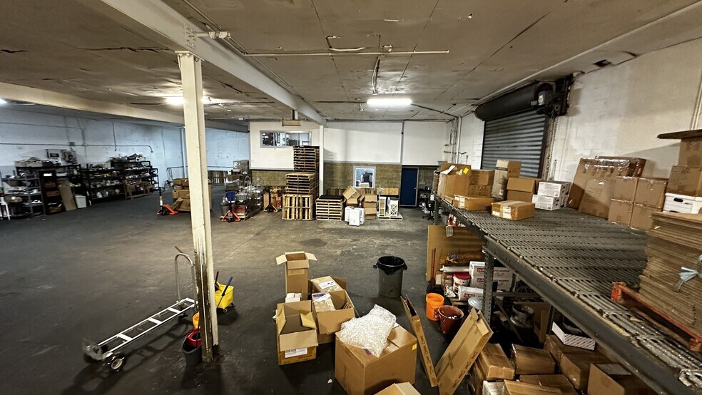 More Photos Of 530 Ray St, Freeport Manufacturing For Lease
