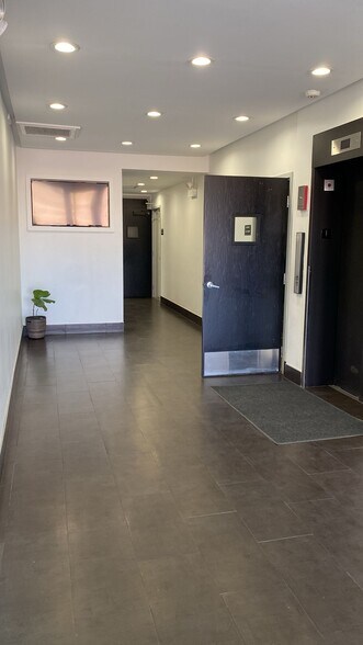 More Photos Of 6232 N Pulaski Rd, Chicago Office For Lease