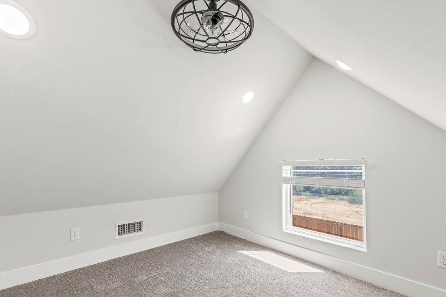 More Photos Of 20048 County Road 4118 Rd, Lindale Apartments For Sale