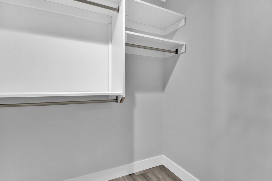 More Photos Of MID-CENTURY MODERN FLAGSHIP RAL, Phoenix Healthcare For Sale