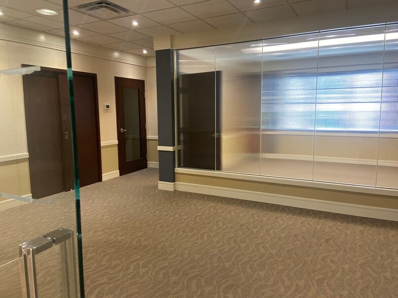 More Photos Of 10427 North St, Fairfax Office For Lease