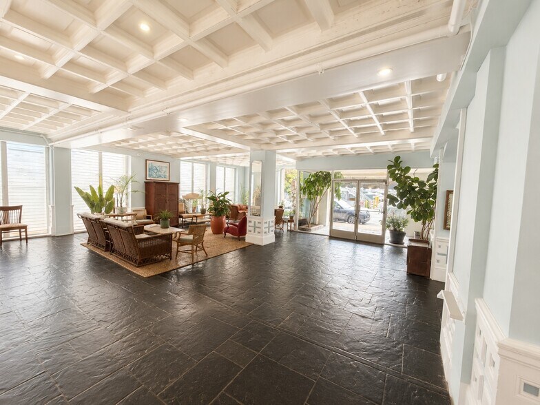 More Photos Of 634 S Gramercy Pl, Los Angeles Coworking Space