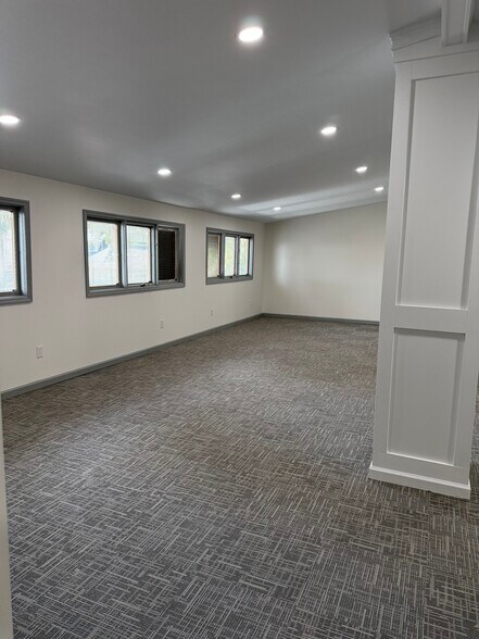 More Photos Of 7373 Hodgson Memorial Dr, Savannah Office For Lease