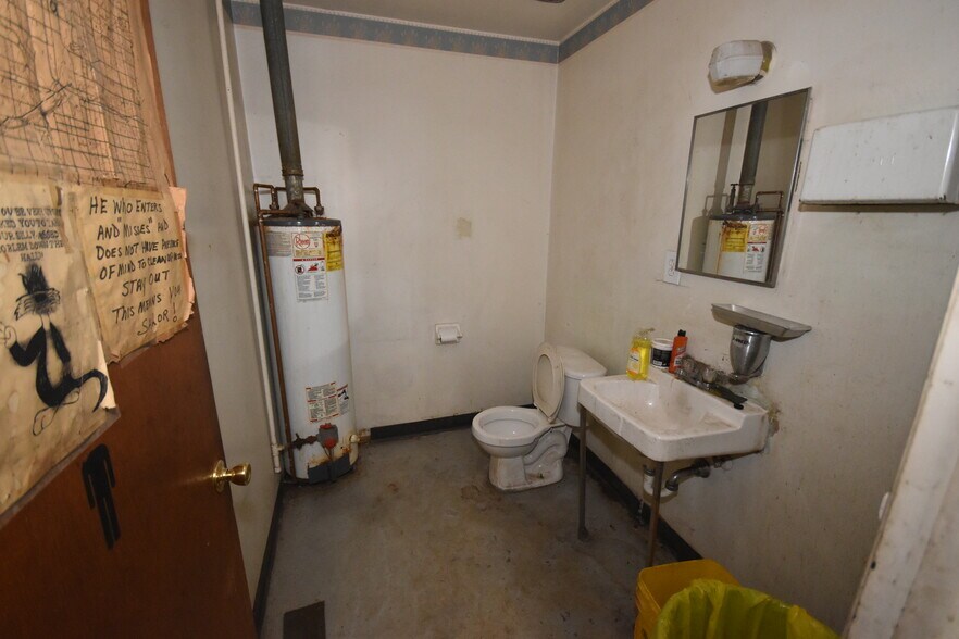 More Photos Of 2931 E Court St, Flint Specialty For Sale