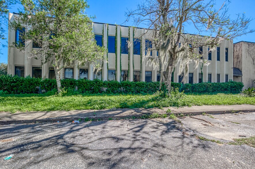 More Photos Of 6501 Arlington Expy, Jacksonville Office Residential For Sale