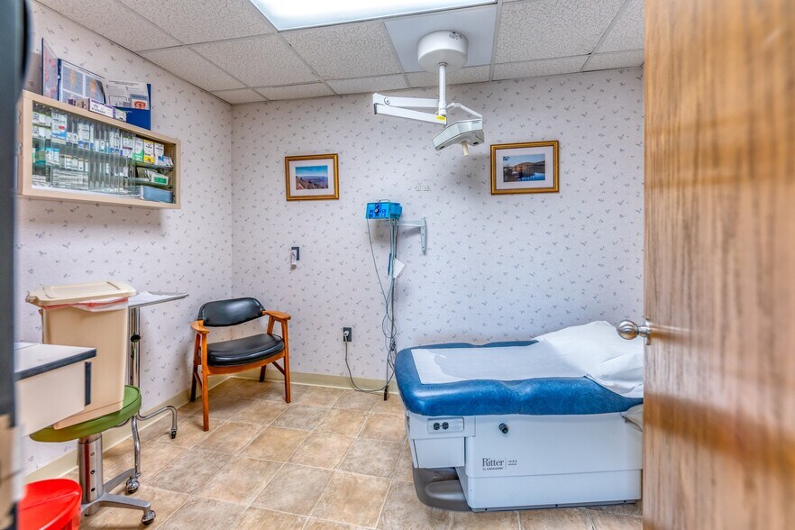 More Photos Of 40 Hurley Ave, Kingston Medical For Sale
