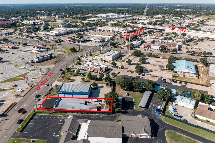 More Photos Of 1404 W Main St, Tomball General Retail For Sale