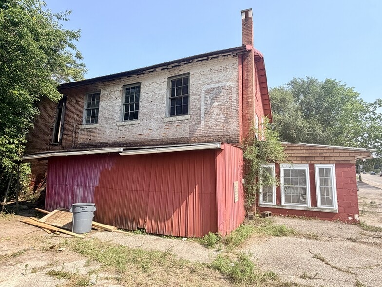 More Photos Of 870 S Miami St, West Milton Flex For Sale