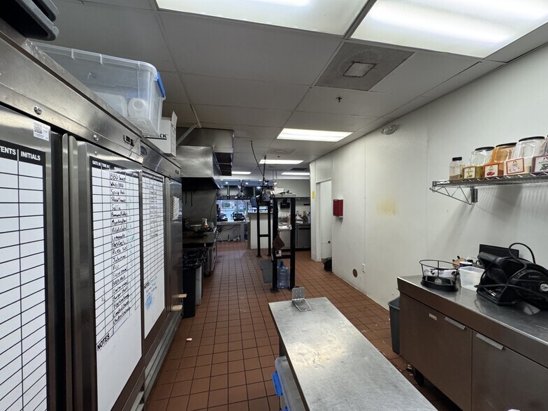 More Photos Of 9390 Huebner Rd, San Antonio General Retail For Sale