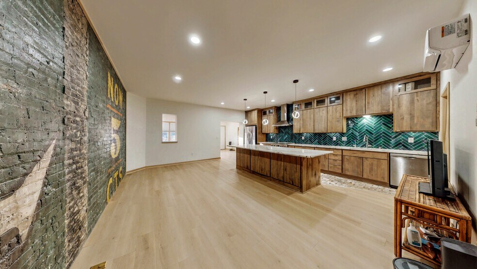 More Photos Of 209 S Main St, Jefferson General Retail For Sale