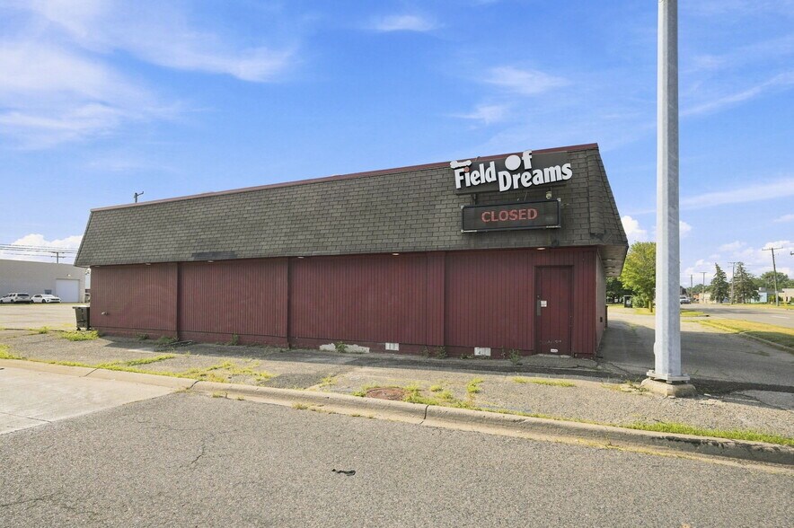 More Photos Of 1090 Rochester Rd, Troy Restaurant For Sale