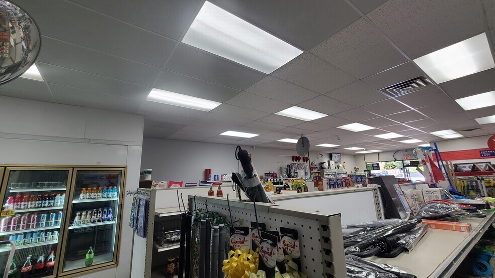 More Photos Of 2840 Bainbridge Ave, Burnaby General Retail For Lease