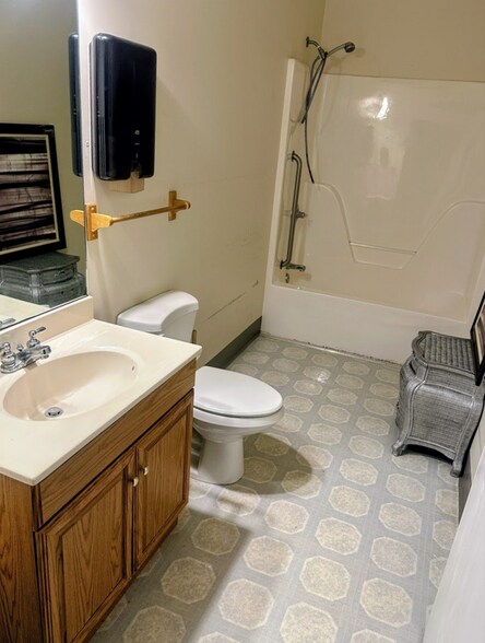 More Photos Of 1104 Old Charlotte Rd, White Bluff Assisted Living For Lease