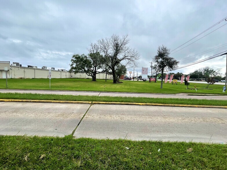 More Photos Of 101-161 North Brazosport Blvd, Clute Unknown For Lease